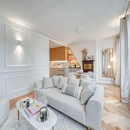 Elegance & Refinement A Stone's Throw From Louvre Appartamento Parigi