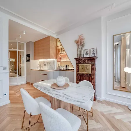 Elegance & Refinement A Stone's Throw From Louvre Appartamento Parigi
