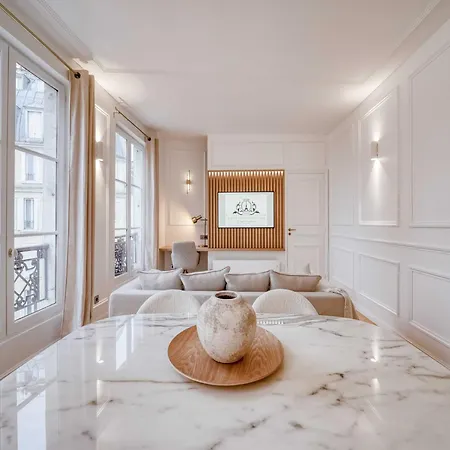 Elegance & Refinement A Stone's Throw From Louvre * Parigi