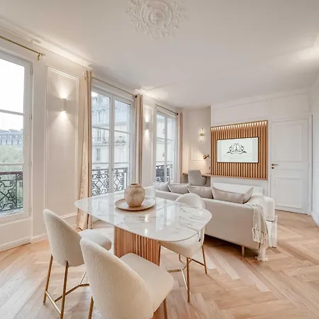 Elegance & Refinement A Stone's Throw From Louvre * Parigi